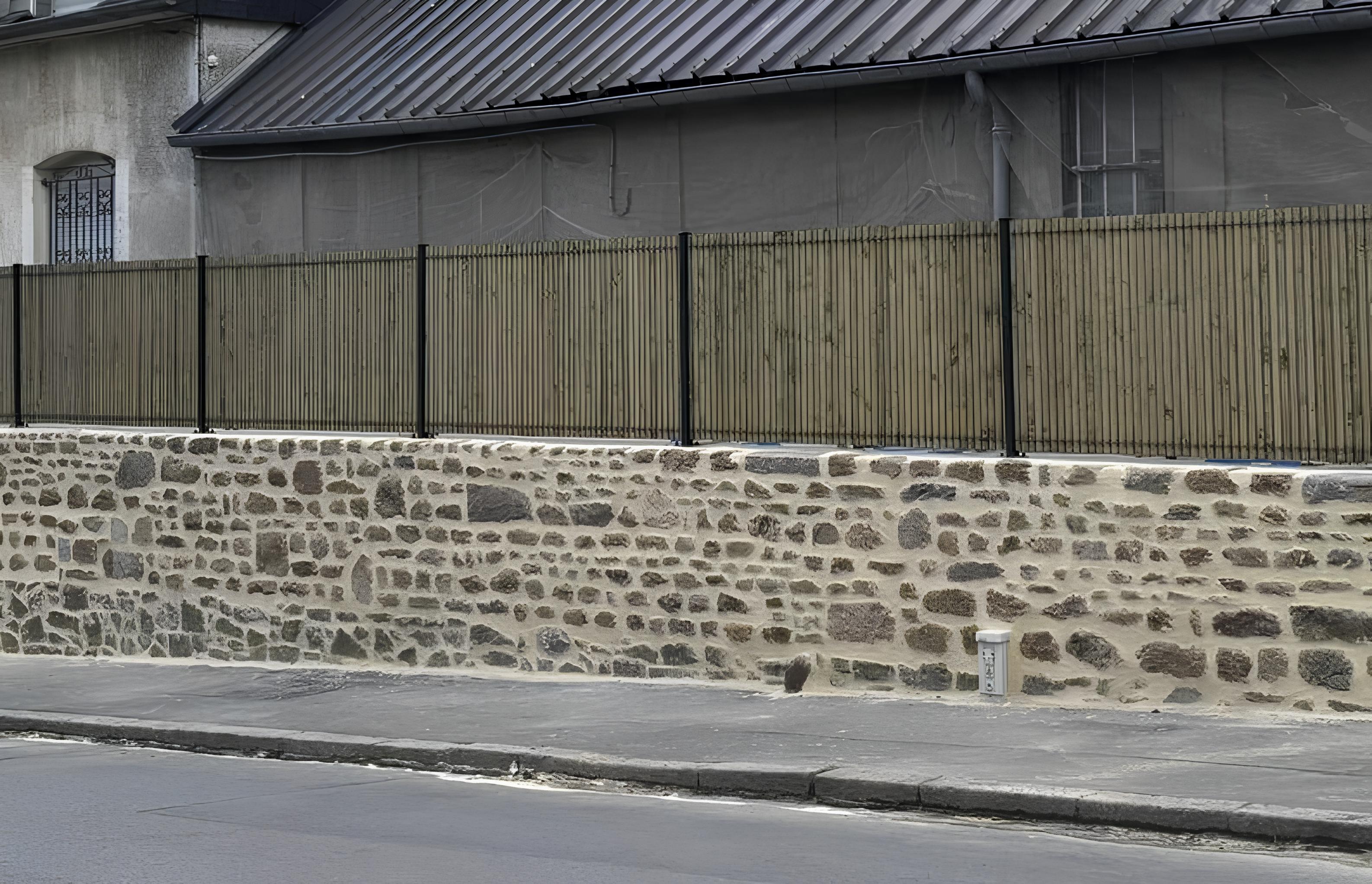 Murets de clôture et délimitations